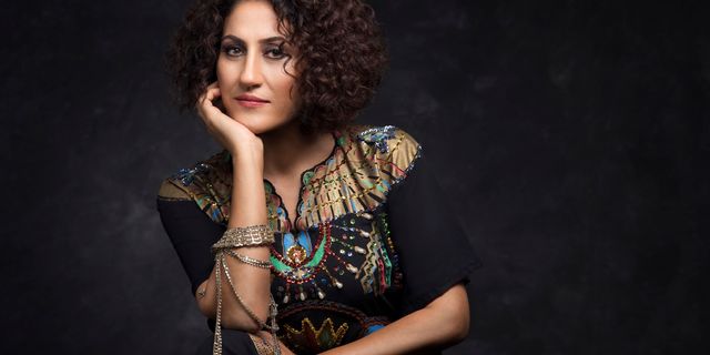 Aynur Köln'de 'Keçe Kurdan' ile salonu ayağa kaldırdı