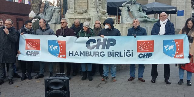 Almanya'da CHP'liler sokaklara indi