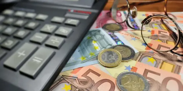Emekliye maaşından çok vergi: Ankara banka hesaplarını verdi, Almanya ceza yağdırdı