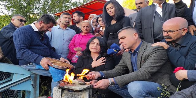 Dersim katliamı anıldı: Munzur’a karanfiller bırakıldı