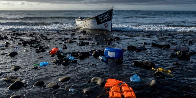 İspanya: Yüzlerce göçmen bulunan bir tekne kayboldu