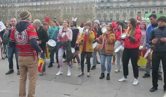 Paris’te ırkçılık karşıtı protesto