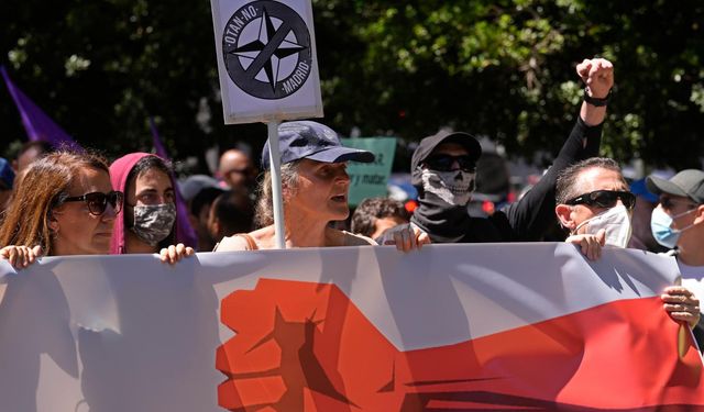 İspanya’da binlerce kişi NATO Zirvesi'ni protesto etti