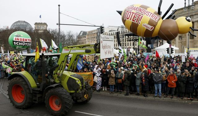 Berlin: Hükümetin tarım politikası protesto edildi