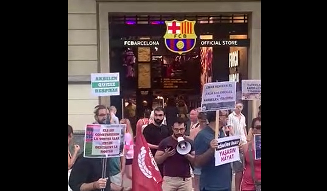 İspanya'da Barcelona taraftarları LİMAK'ı protesto etti