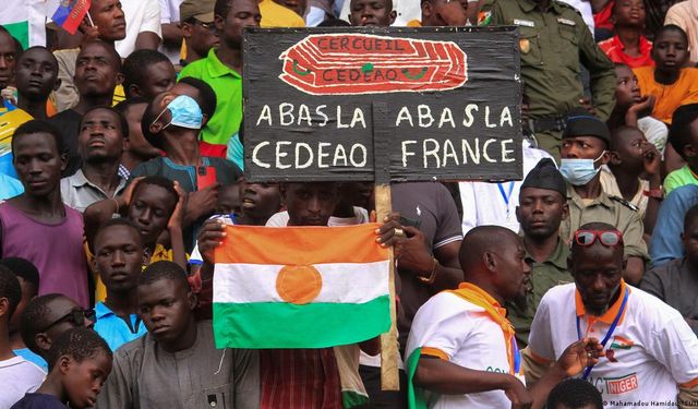 Macron açıkladı: Fransız Büyükelçi Nijer'de rehin alındı