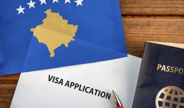 Kosovalılar AB'ye vizesiz seyahate başladı