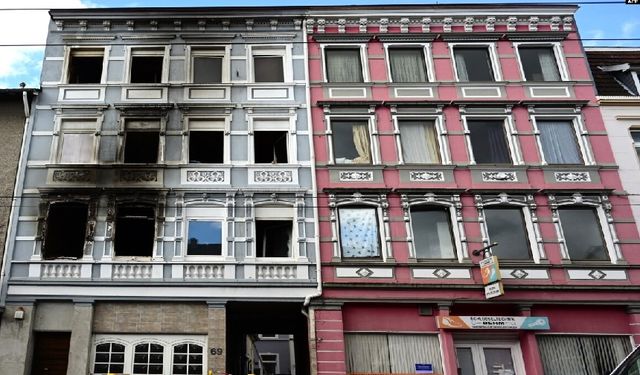Solingen'de kundaklanan binanın yıkılması girişimi