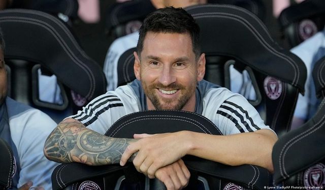 Messi'nin kariyerini başlatan peçete 890 bin euroya satıldı
