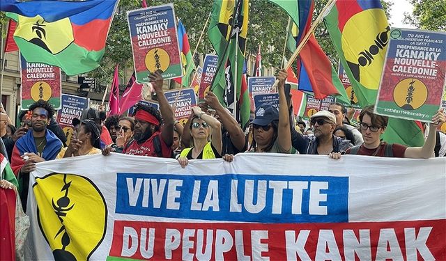 Paris'te miting: "Fransa'nın sömürgesi Yeni Kaledonya'ya özgürlük"
