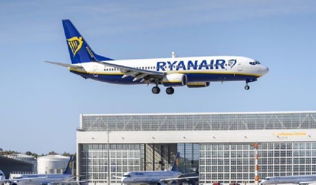 Berlin’e gitmek için havalanan Ryanair uçağı Hannover’e indi