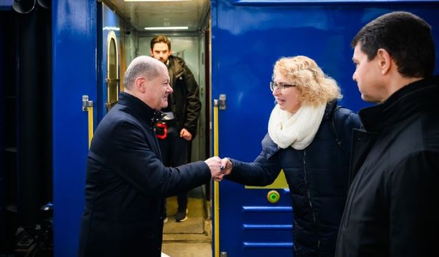 Scholz Kiev'de açıkladı: Ukrayna'ya 650 milyon Euro'luk yeni silah yardımı