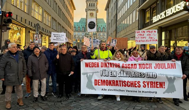 Alevi katliamı Almanya'da protesto edildi: "Katillerle el şıkışmak yok"