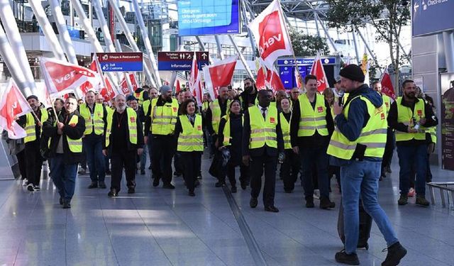 Almanya'da 13 havalimanında gerçekleşen uyarı grevi sona erdi