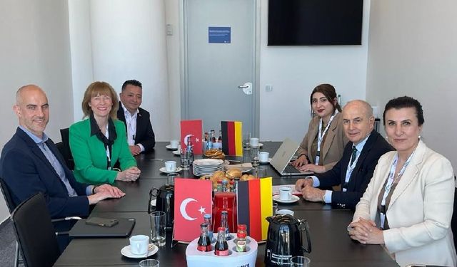 Almanya'nın en büyük Yerel Yönetimler Buluşması'nda İmamoğlu'na destek