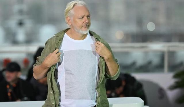 Cannes Film Festivali'nde protesto: 'İsrail'i durdurun' tişörtü ile sahneye çıktı