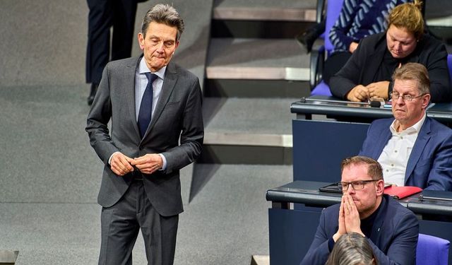SPD'de Rusya tartışması: Silahlanma mı, diplomasi mi?