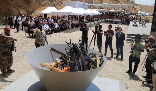 PKK’nin Süleymaniye’deki silah yakma töreninden ilk görüntüler