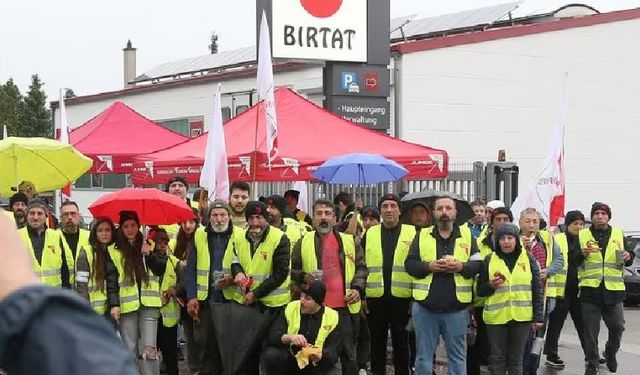 Almanya'nın en büyük Döner fabrikası Birtat'ta 115 işçi uyarı grevine gitti