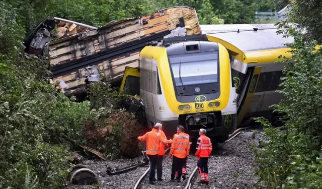 Almanya’da tren kazası: Aşırı yağış heyelanı tetikledi, 3 ölü, 41 yaralı