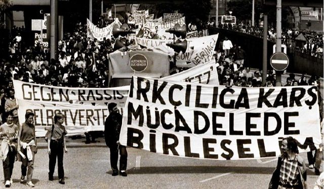 Irkçı saldırılara karşı göçmen direnişi sergisi, Kassel’in ardından şimdi Darmstadt’ta