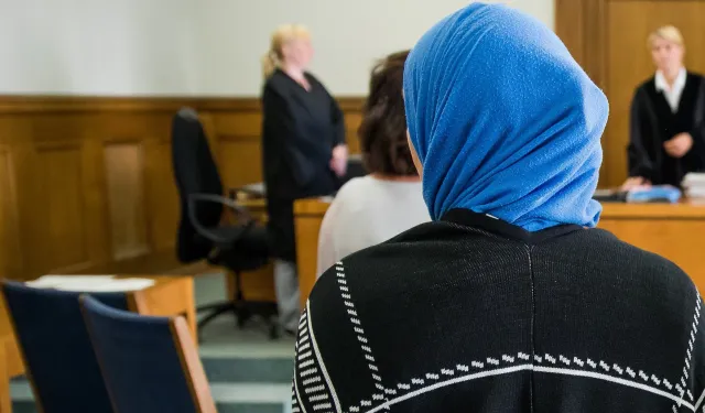 Braunschweig’te başörtüsü kararı: Fahri yargıç görevden alındı