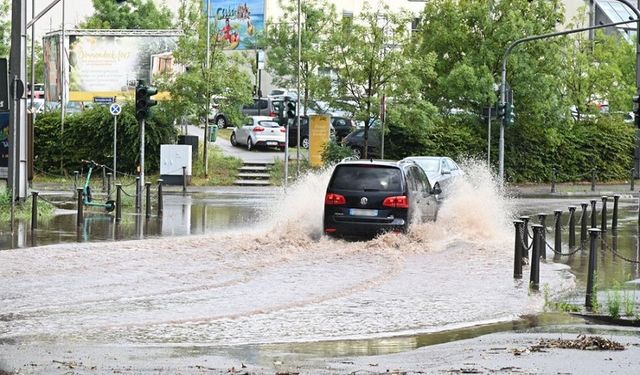 Almanya Meteoroloji Dairesi'nden ülke genelinde şiddetli fırtına alarmı
