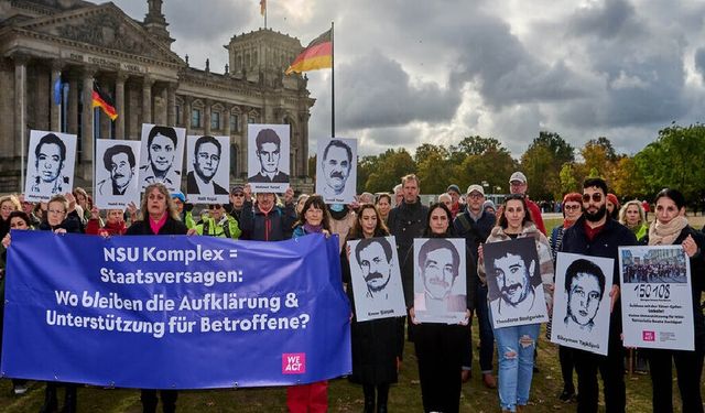 NSU cinayetleri: Katledilenlerin kızları 150 binden fazla imzayı Meclis’e teslim etti
