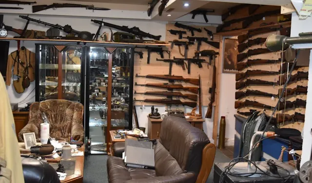 Almanya'da tamirhanede “bir mahalleyi havaya uçuracak düzeyde” silah ele geçirildi