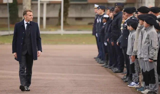 Avrupa’da Rusya kaygısı: Fransa gönüllü askerlik sistemine geçiyor