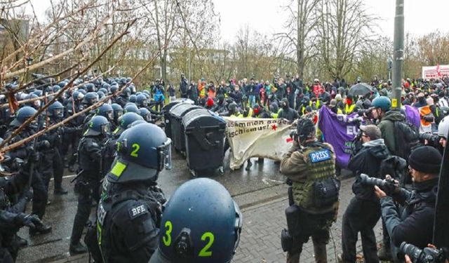 Protestoculardan sert suçlama: “Polis, faşistlere yol açmak için bize şiddet uyguladı”