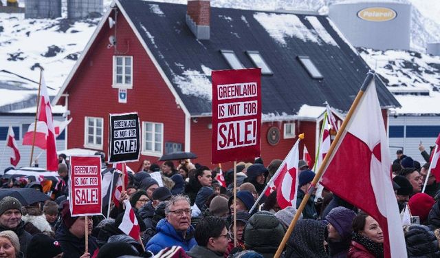 Trump’tan Avrupa’ya ekonomik yaptırım: Grönland planlarına karşı binlerce kişi sokakta