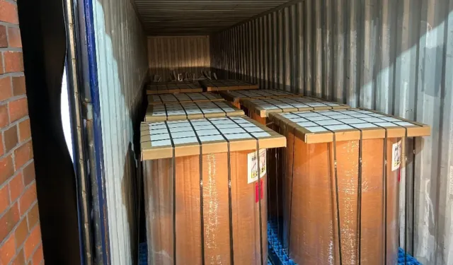 Hamburg Limanı’nda kağıt rulolarına gizlenmiş 400 kilo eroin yakalandı