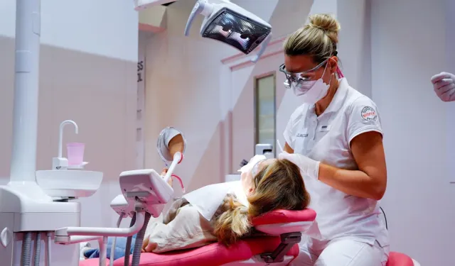 Almanya’da diş tedavileri için özel sigorta mı gerekecek? CDU’nun planına Sol Parti’den sert tepki
