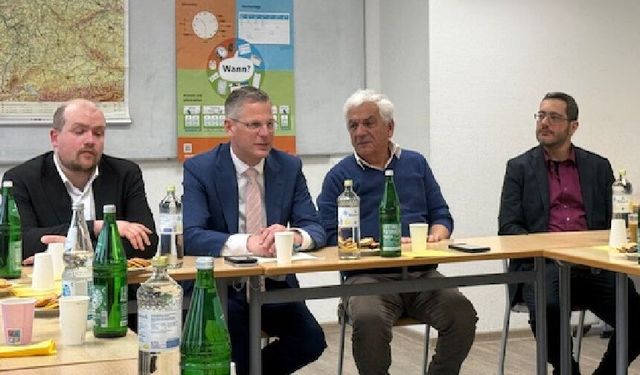 Hamburg'da entegrasyon kurslarına getirilen kısıtlamalar tartışıldı