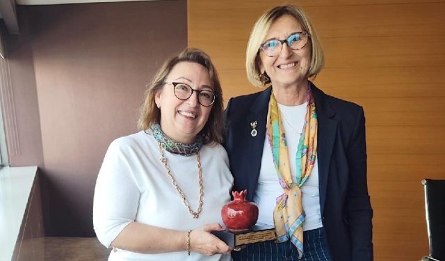 İzmir'de “Yöresine Değer Katan Önder Kadın” Ödülü Pınar Okyay’ın oldu