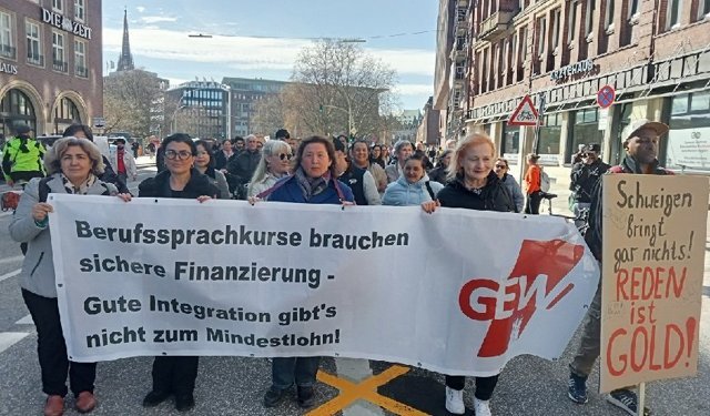 Hamburg'da Uyum Kurslarının Kısıtlanması Kararı Protesto Edildi