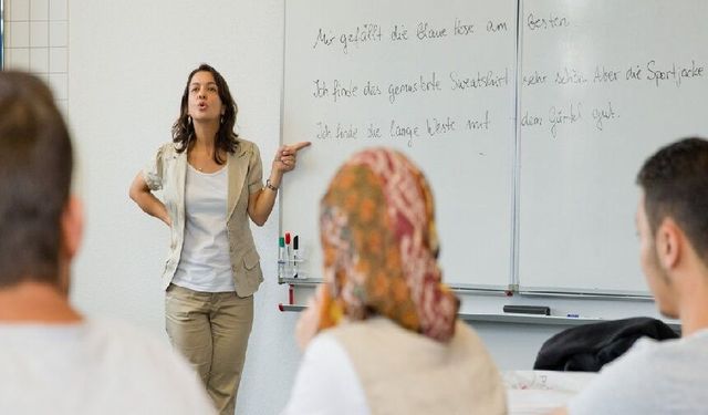 Almanya'da Hükümet Geri Adım Attı: Göçmenlere Ücretsiz Dil Kursu Yasağı Deliniyor