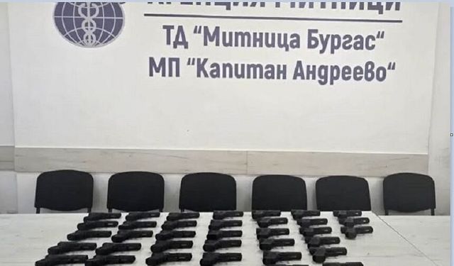 Türkiye’den Almanya’ya giden incir yüklü TIR’da 45 tabanca ele geçirildi