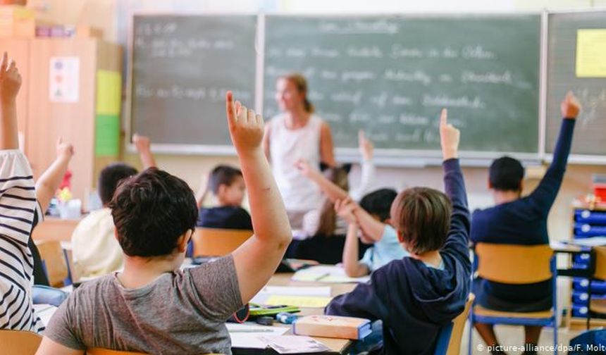 Die Linke: Okullar belirli koşullar altında açılsın