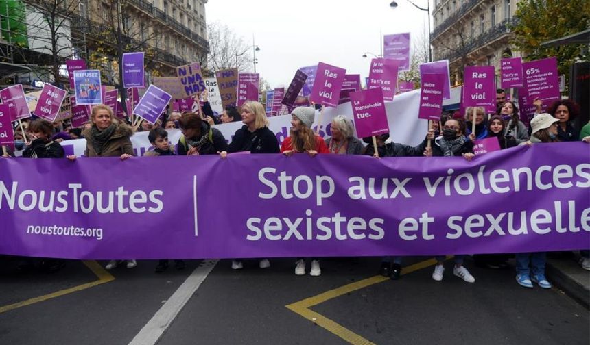 Fransa: Kadına ve çocuklara yönelik şiddet protesto edildi