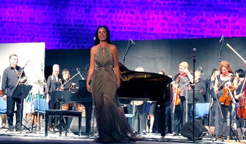 Piyanist Memnune Kiazım, Rodos'ta yılın sanatçısı seçildi