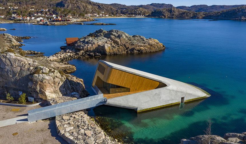 Avrupa'nın ilk su altı restoranı Under, Norveç'te açıldı