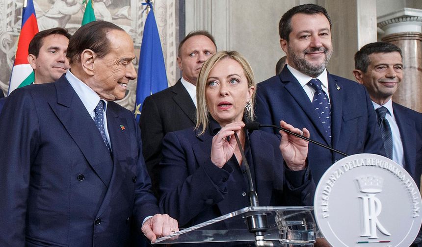 İtalya’da aşırı sağcı Meloni, koalisyon hükümetini kurdu