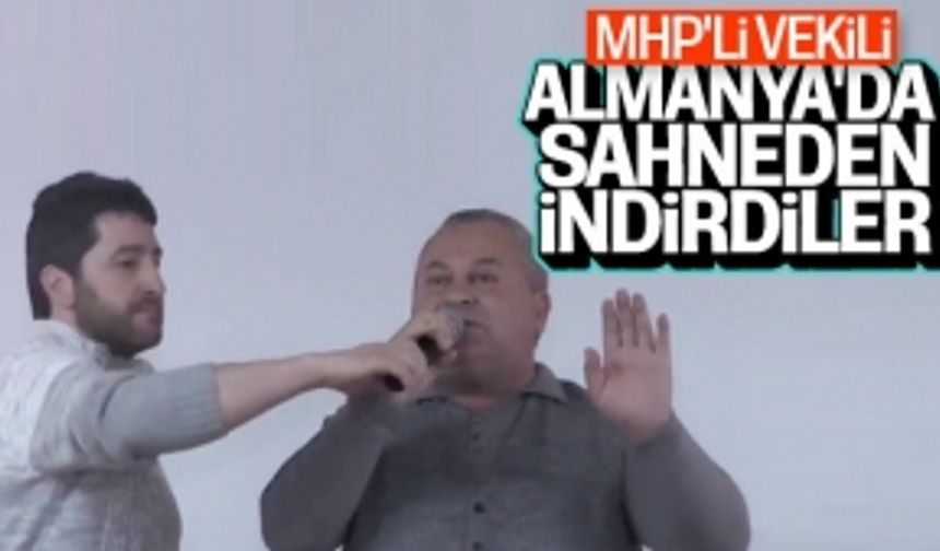 MHP Milletvekili Cemal Enginyurt, mikrofonu elinden alınarak sahneden indirildi.