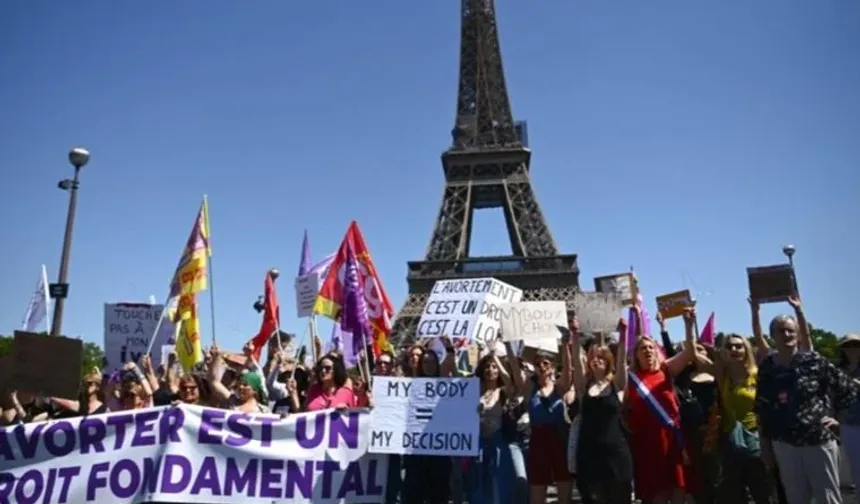 Fransa: Kürtaj hakkını güvenceye alan yasa tasarısı Meclisten geçti