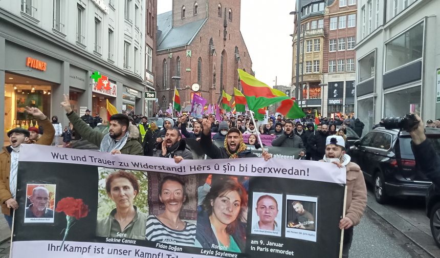 Paris Katliamı Hamburg'da protesto edildi