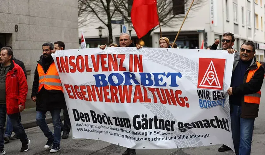 Solingen'de işçiler eylemde: Tazminatımızı istiyoruz