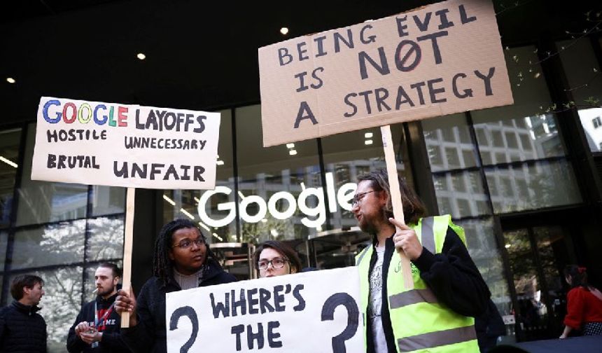 Londra'da yüzlerce Google çalışanı iş bıraktı