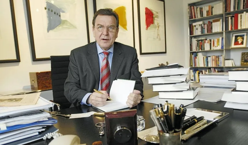 Schröder’in Meclis’e ait büroyu kullanması iptal edildi